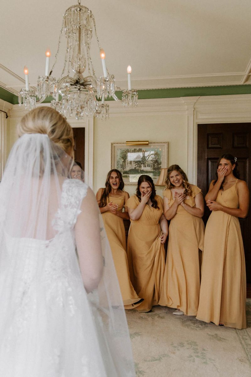 Bride and bridesmaids in Jade Bridal Suite