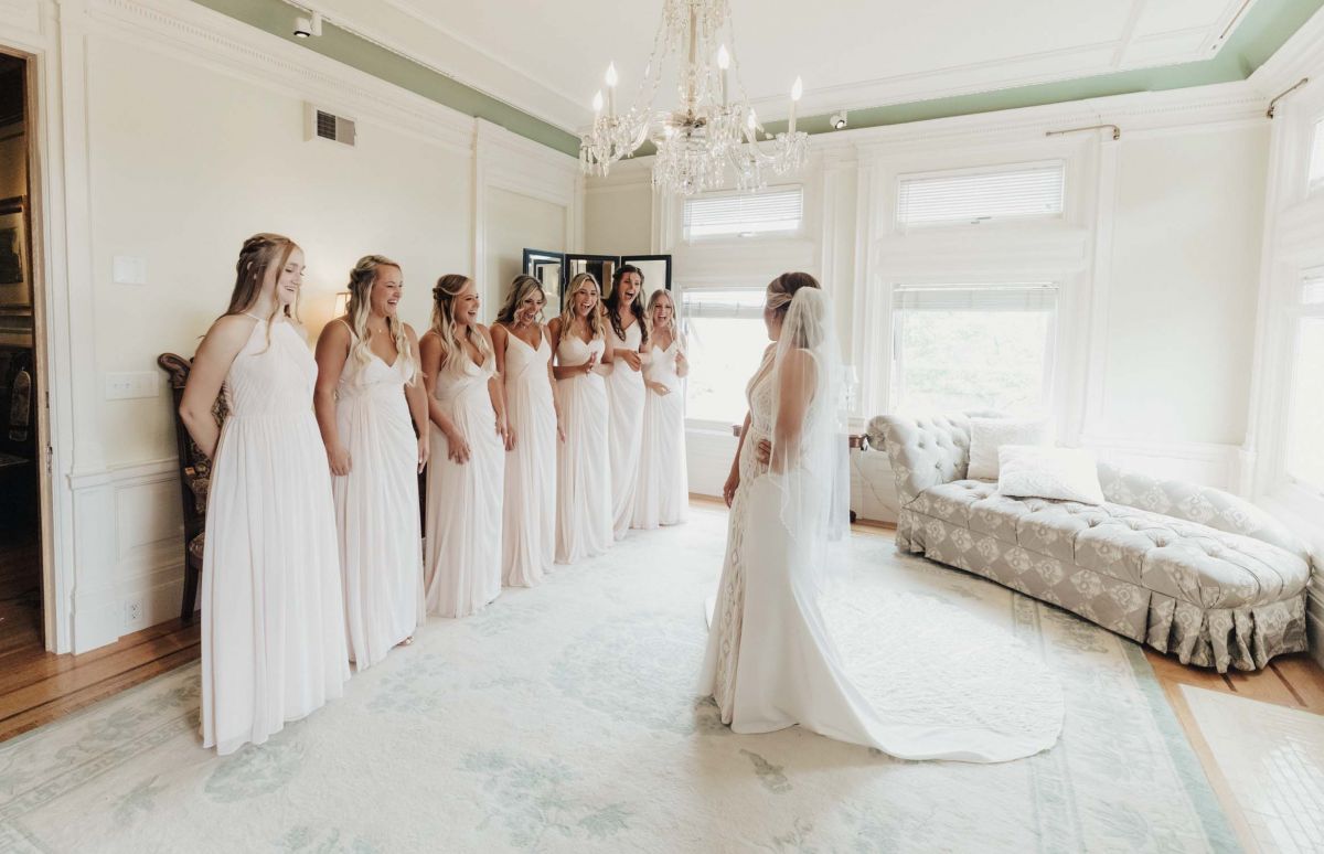 Bride and bridesmaids in Jade Bridal Suite